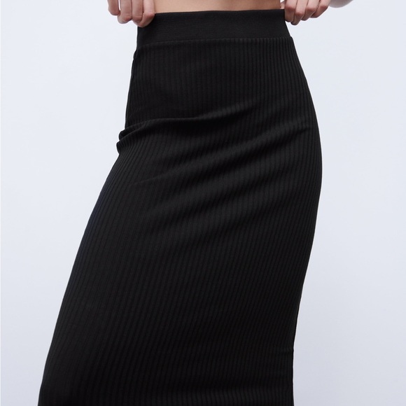 Zara knit ribbed maxi skirt
Color : black
Size : S
Condition : New - Picture 3 of 3